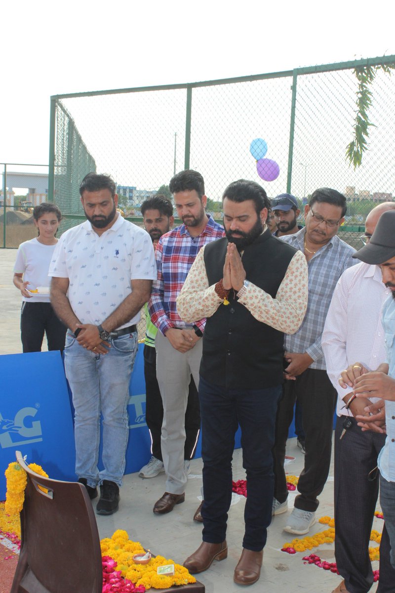 sgsuofficial's tweet photo. @sgsuofficial, ડેસર કેમ્પસ ખાતે ગુજરાત સ્થાપના દિવસ નિમિત્તે કુલપતિશ્રી @DrArjunsinhRana સાહેબના નેતૃત્વમાં #AthleticsTrack પર પી.જી.ડિપ્લોમા એથલેટિક્સના વિદ્યાર્થીઓ દ્વારા ડેમોસ્ટ્રેશન આપવામાં આવ્યું હતું.
#ગુજરાતસ્થાપનાદિવસ #SGSU
(1/2) https://t.co/J1QVfLb0B4