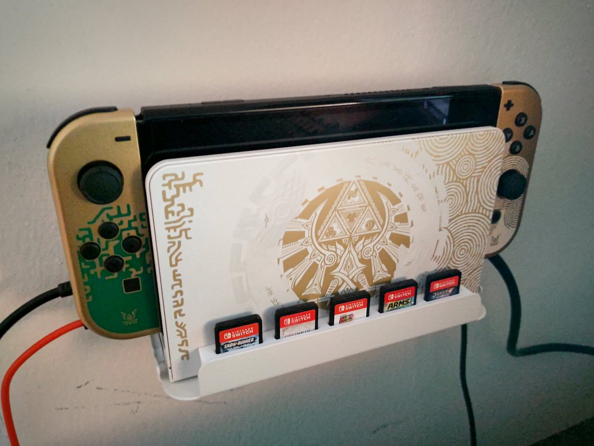 RetroTechx's tweet photo. My new baby! #NintendoSwitch #zeldaOled https://t.co/sniJcrYUDP