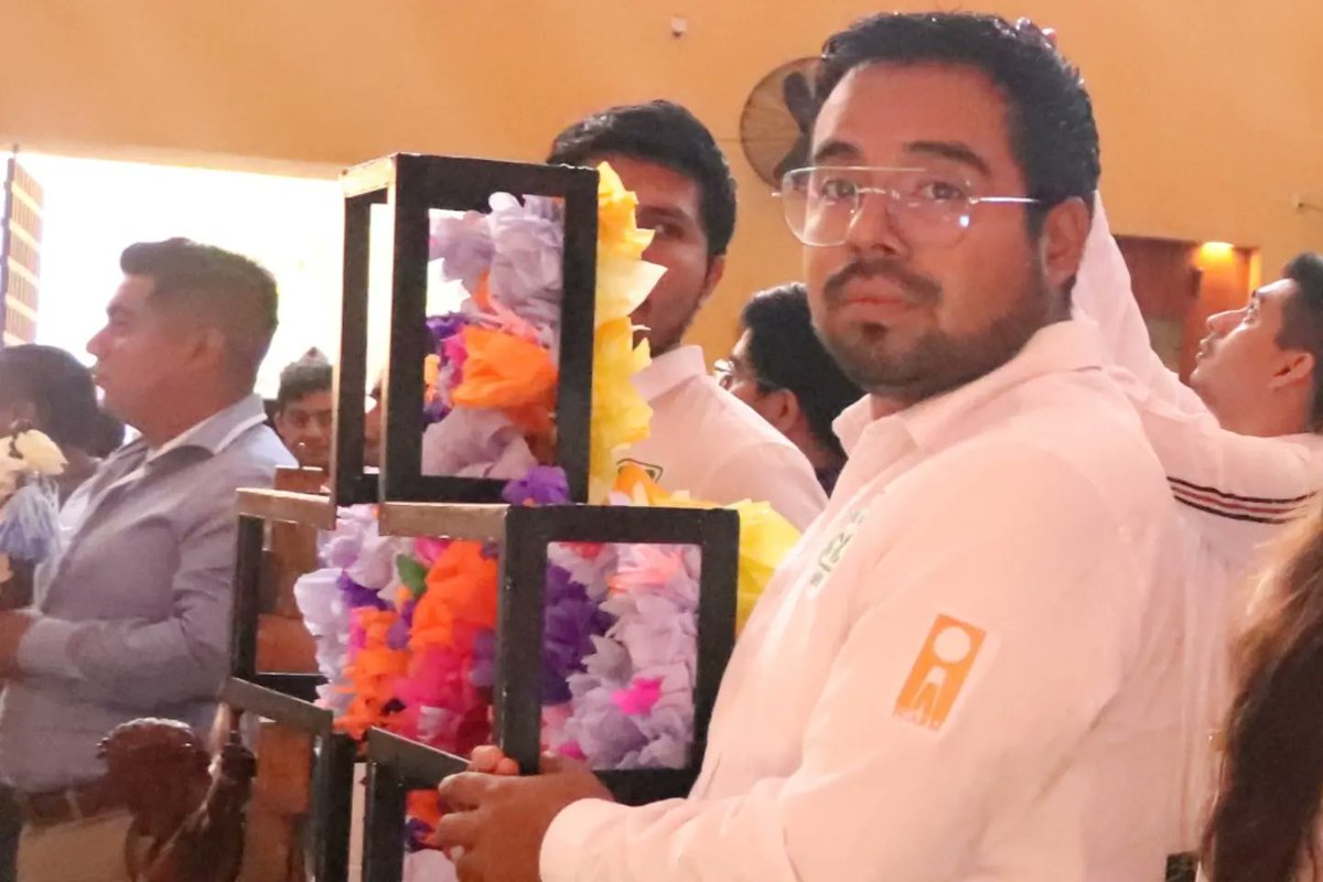 SoyCACHAC's tweet photo. Como cada año, integrantes del @SoyCACHAC participaron en la tradicional misa de Acción de Gracias, realizada en la Parroquia de Nuestra Señora de Guadalupe en Tuxtla Gutiérrez.
Luego de bendecir la cruz, ésta fue depositada en las instalaciones del #CACHAC.
#SantaCruz23 https://t.co/hFwMRski5Z