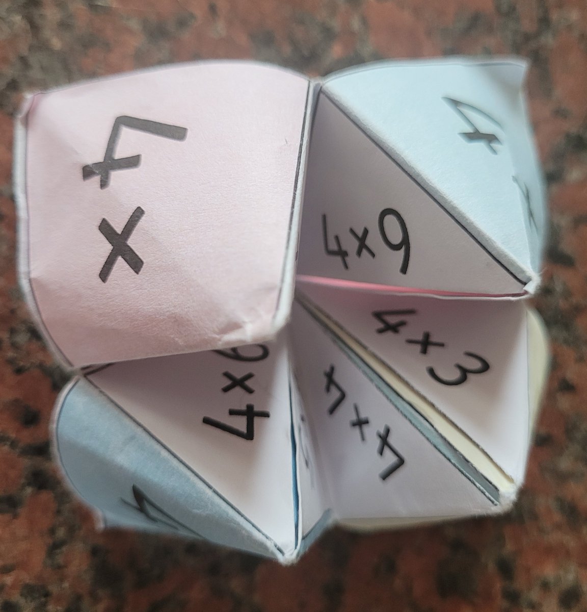 begleyamanda's tweet image. Great way to learn the times tables...not sure who's having the most fun 🤣 @GarnockPrimary
#engaging #mathshomework #practicemakesperfect #fortuneteller #teachersappreciation