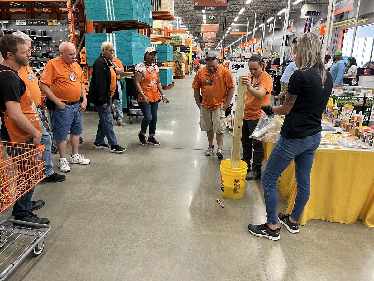 ShannonG386's tweet photo. Thank you #HomeDepot 6935 in Middleburg Florida for taking time out of your day to learn about #Sika! #SikaProSelect #FixItOnce https://t.co/VdLQAVulM4