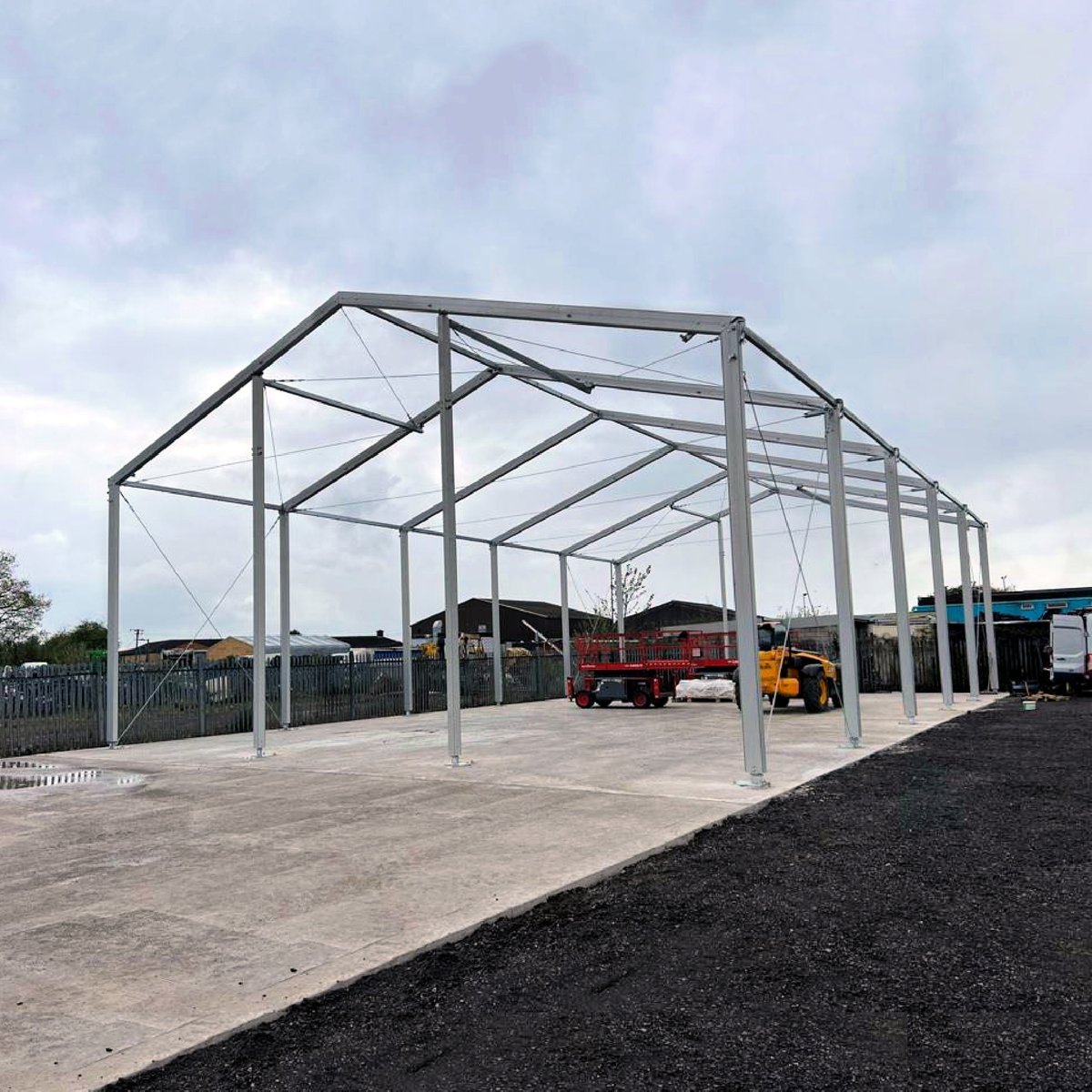 BuildingsWs's tweet photo. This 15m x 25m x 6.2m building was installed by our team and handed back over to the client in just 2 weeks from initial enquiry.

We have our own installation crews and a large stock holding, enabling us to be able to react quickly to any enquiry.  

#temporarybuildings https://t.co/S2jjoizBJQ