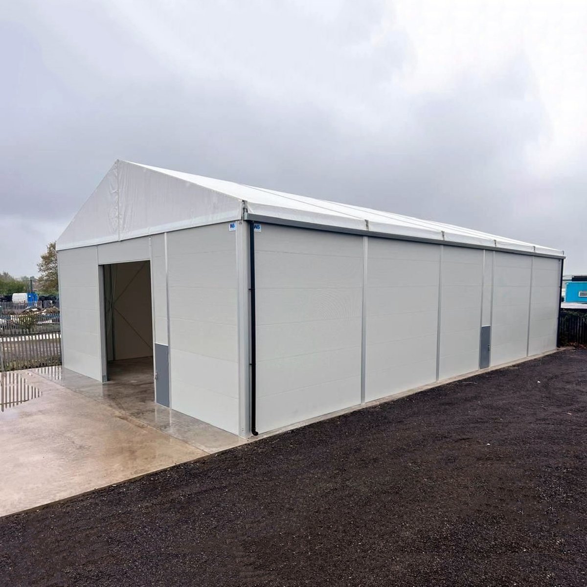 BuildingsWs's tweet photo. This 15m x 25m x 6.2m building was installed by our team and handed back over to the client in just 2 weeks from initial enquiry.

We have our own installation crews and a large stock holding, enabling us to be able to react quickly to any enquiry.  

#temporarybuildings https://t.co/S2jjoizBJQ