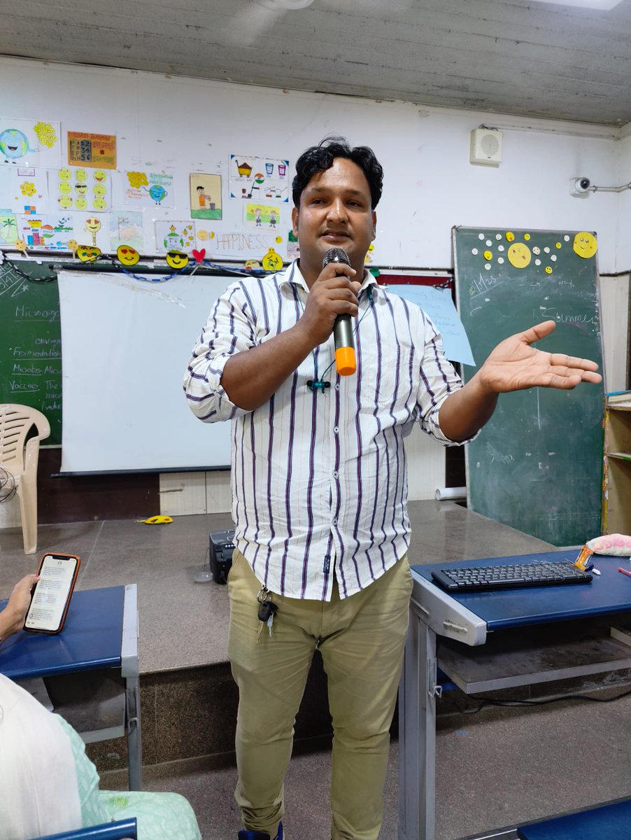 Sarita_DoE's tweet photo. “The conquest of learning is achieved through the knowledge of languages.” -Roger Bacon
DAY 5
Advance level English and Hindi mission buniyaad practice and presentation with enthusiasm @skvZmJafrabad  @Dir_Education @gupta_iitdelhi https://t.co/WKFGquCAgA