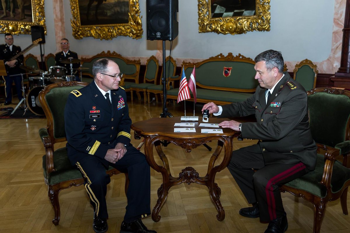 LeonidsKalnins's tweet photo. 🇱🇻🇺🇸 It is an immense pleasure, pride and happiness to celebrate 3 decades of cooperation with our close friends and allies from Michigan. 👏Milzīgs prieks un lepnums svinēt jau trīs gadu desmitu sadarbību ar mūsu tuviem draugiem un sabiedrotajiem no Mičiganas. #StrongerTogether https://t.co/PIJ5H4c1Ur