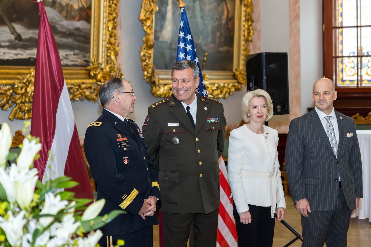 LeonidsKalnins's tweet photo. 🇱🇻🇺🇸 It is an immense pleasure, pride and happiness to celebrate 3 decades of cooperation with our close friends and allies from Michigan. 👏Milzīgs prieks un lepnums svinēt jau trīs gadu desmitu sadarbību ar mūsu tuviem draugiem un sabiedrotajiem no Mičiganas. #StrongerTogether https://t.co/PIJ5H4c1Ur