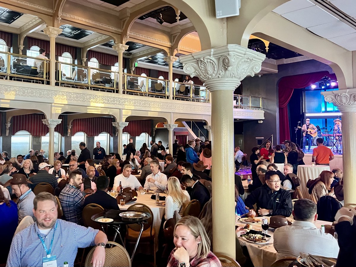 WorkForceSW's tweet image. It was great seeing everyone at our #WFSVISION23 evening events last night! We’re back on the mainstage today with presentations from @SandraMoranCMO and Matt Gale, VP, Strategic Solution Alliances at @Oracle as well as our panel discussion on M-WFM implementation best practices.