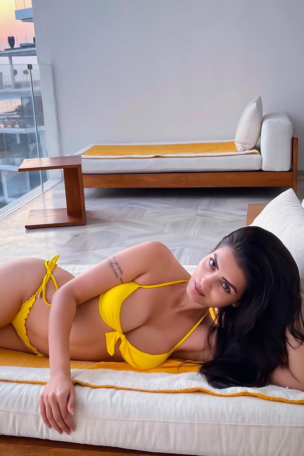 FvNsF48acAUqb1h?format=jpg&name=900x900