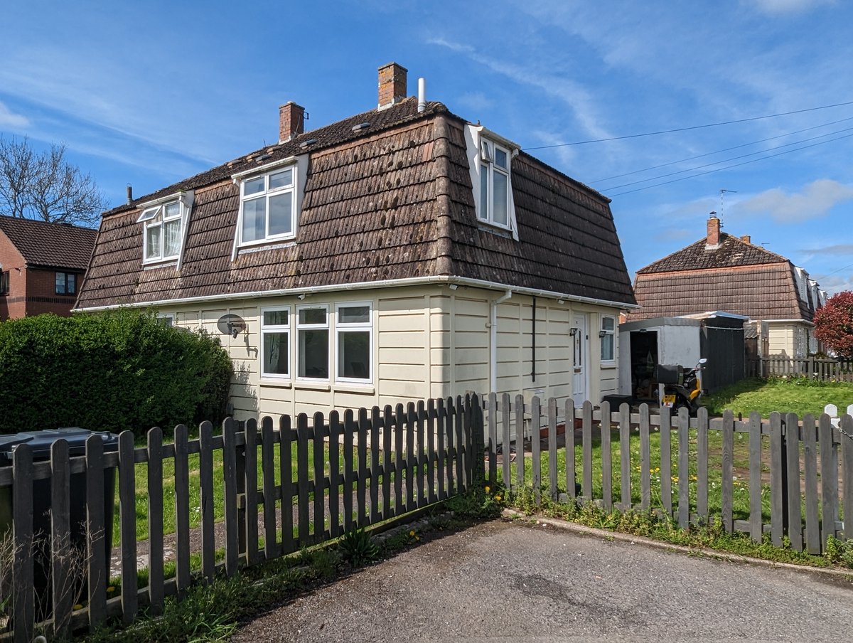 Municipal Dreams on Twitter "1/ There's a range of postwar council housing in Topsham, Devon