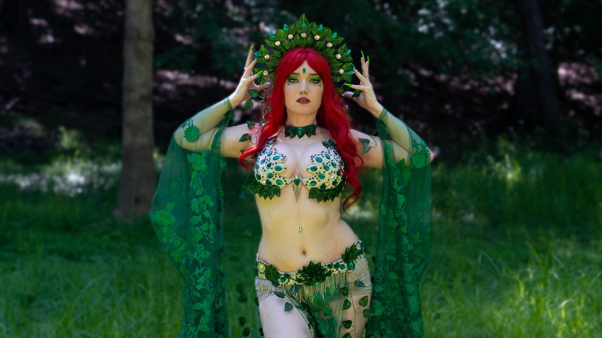 MagnoliaDances's tweet photo. New cosplay alert! Watch the Poison Ivy bellydance vid on my channel and you can see this cosplay in person at #augustacon this Saturday! https://t.co/WMEczgWomX