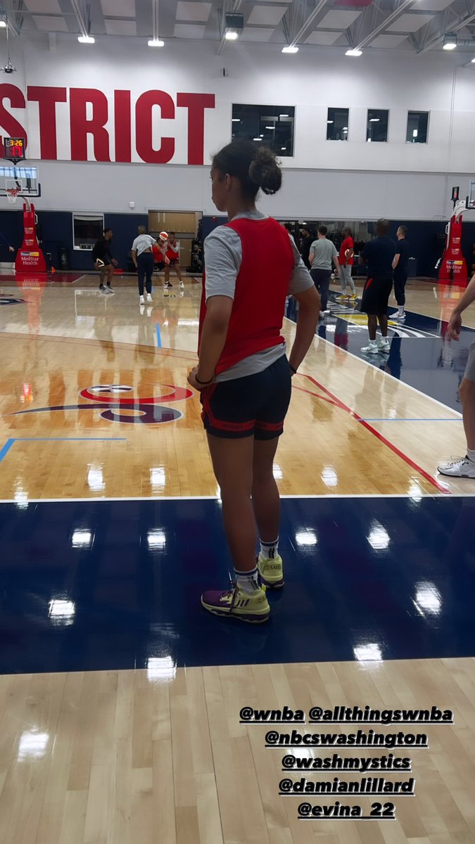Christy51WScott's tweet photo. @evinawestbrook s rockin the @Dame_Lillard s today on Day 👌🏽 of @WashMystics Training Camp. #FeetHeat 👣 🔥 🤩
#WNBA #WNBATwitter @NBA @WNBA #NBATwitter #WNBATrainingCamp https://t.co/eMgatbFWX7