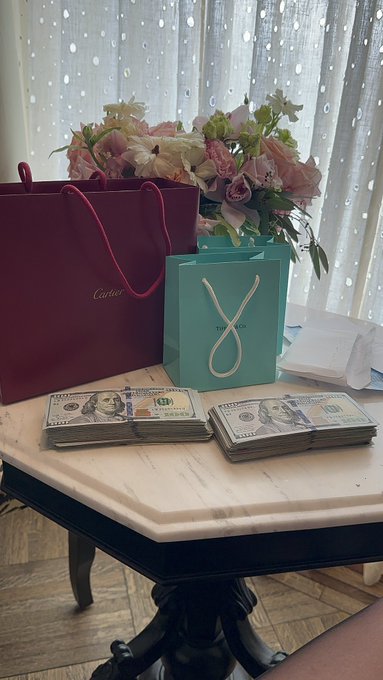 Exactly how much cash is this? Comment your best guess below&hellip; https://t.co/VfuTGnDJT5