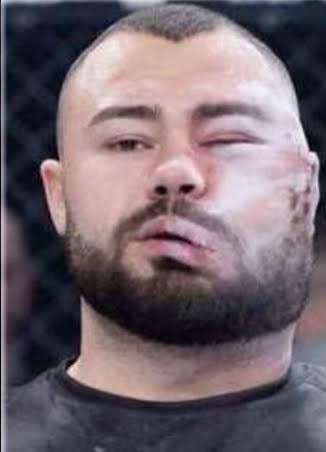 mondetrbl's tweet photo. Ayo, why does this man look like gumball with the make up swiped off...
#slapboxing #Gumball #UFC https://t.co/1pIecRKBjR
