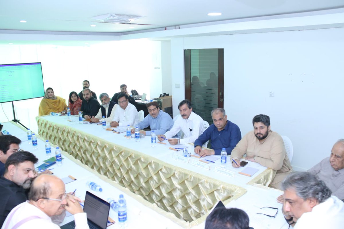 QHAKAMPTI's tweet photo. @PTISindhOffice cabinet meeting today-well attended by all senior leadership.

@AliHZaidiPTI bhai energised &amp; strategized #PTI Door to Door campaign all over Sindh.
With coordinated &amp; systematic efforts @ImranKhanPTI will form  next Sindh Government.
انشاء اللہ
#SindhBelongstoPti https://t.co/iL9jeIFF6I