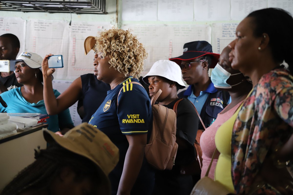 This #WorldPressFreedomDay, we salute all the journalists making health issues their top priority. Your work in putting health on the agenda &amp; advocating for #HealthForAll Zimbabweans is invaluable.

Thank you for your continued support of <a href="/MoHCCZim/">Ministry of HealthZW</a> &amp; <a href="/WHO_Zimbabwe/">WHO Zimbabwe</a>.