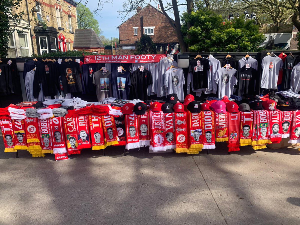12thmanstjohns's tweet photo. Going the game ?
Stick your head in and see us at @hotelanfield plenty of gear , Bobby buckets / caps / scarves . @TheRagamuffins entertaining 🎤🎸🥁Ales not bad either 🍺🍺🍺🍺 https://t.co/tcP99khNco