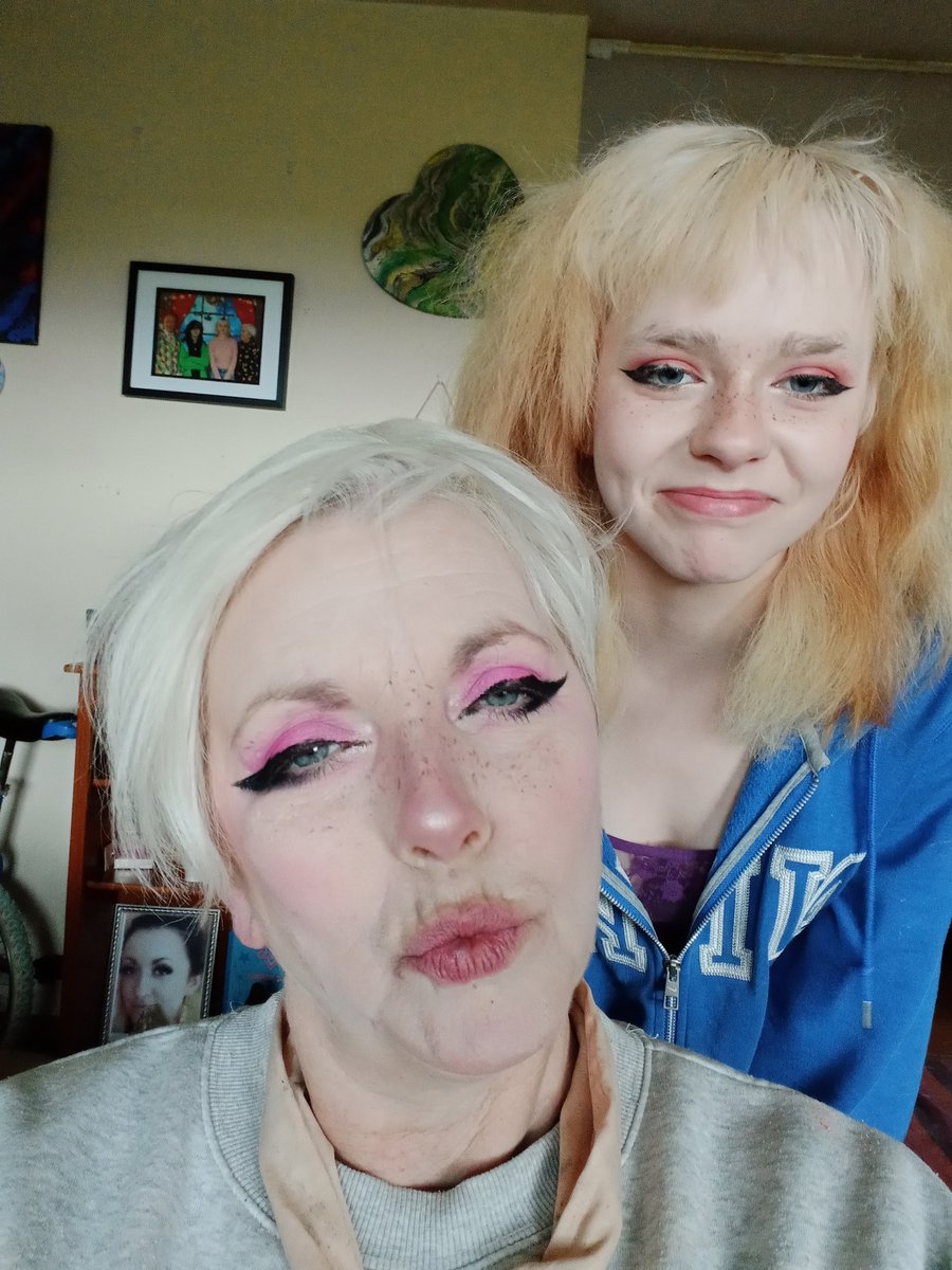 kcfluidart's tweet photo. Omg, no offence but we look clapped 🤣 #makeuplooks #badmakeup https://t.co/rdxVWM7rl5
