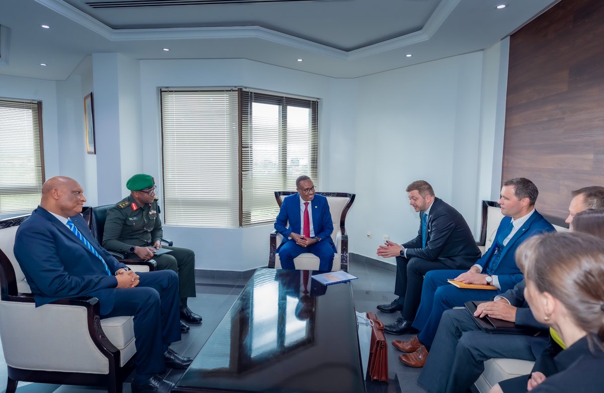 RwandaMoD's tweet photo. Today, Hon Minister of Defence, Maj Gen A Murasira received in his office H.E Vít Rakušan, First Deputy Prime Minister &amp; Minister of Interior of the Czech Republic &amp; his delegation. They discussed bilateral cooperation in the field of Defence and Security. https://t.co/6dwjCDKN5G