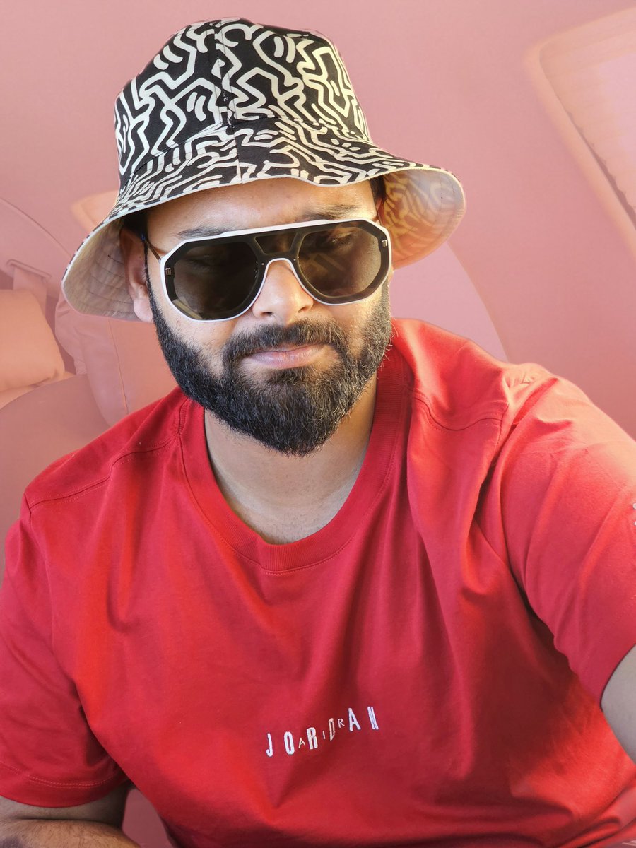 RishabhPant17's tweet photo. Find joy in the journey! 

#RP17 https://t.co/avehPaF2GF