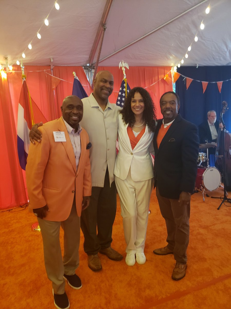 kirklbarnes's tweet photo. Another part of networking is getting to experience new cultures. Celebrated my 2nd time attending the National Celebration of King's Day, at the residence of the Consulate General of the Kingdom of the Netherlands, while sporting my orange!
#alwaysbenetworking
#networkingevent https://t.co/rx2KJq7c1S