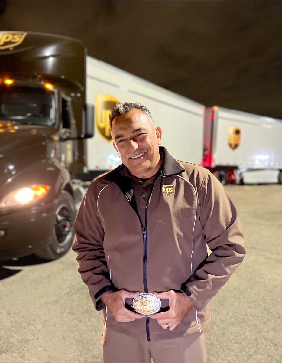 ChavezJoeUpser's tweet photo. The winning team Ontario Feeder Driver Alex Fonseca 1st place in twins at the Southern California Regional Truck Driving Championship. Nice belt buckle!

@divine2wincom @rodeo_truck @IsaacRamirezso1 @abarboza_31 @kelly_gonter @Jess_ONTCAFDR @j_daugherty1 @BlakeLovvorn6 @CACHFeeder @SfecaFeederSfty @UPS @UPSjobs @UPSers 

#ups #upsfeeder #california #ontario #truck #rodeo #safety