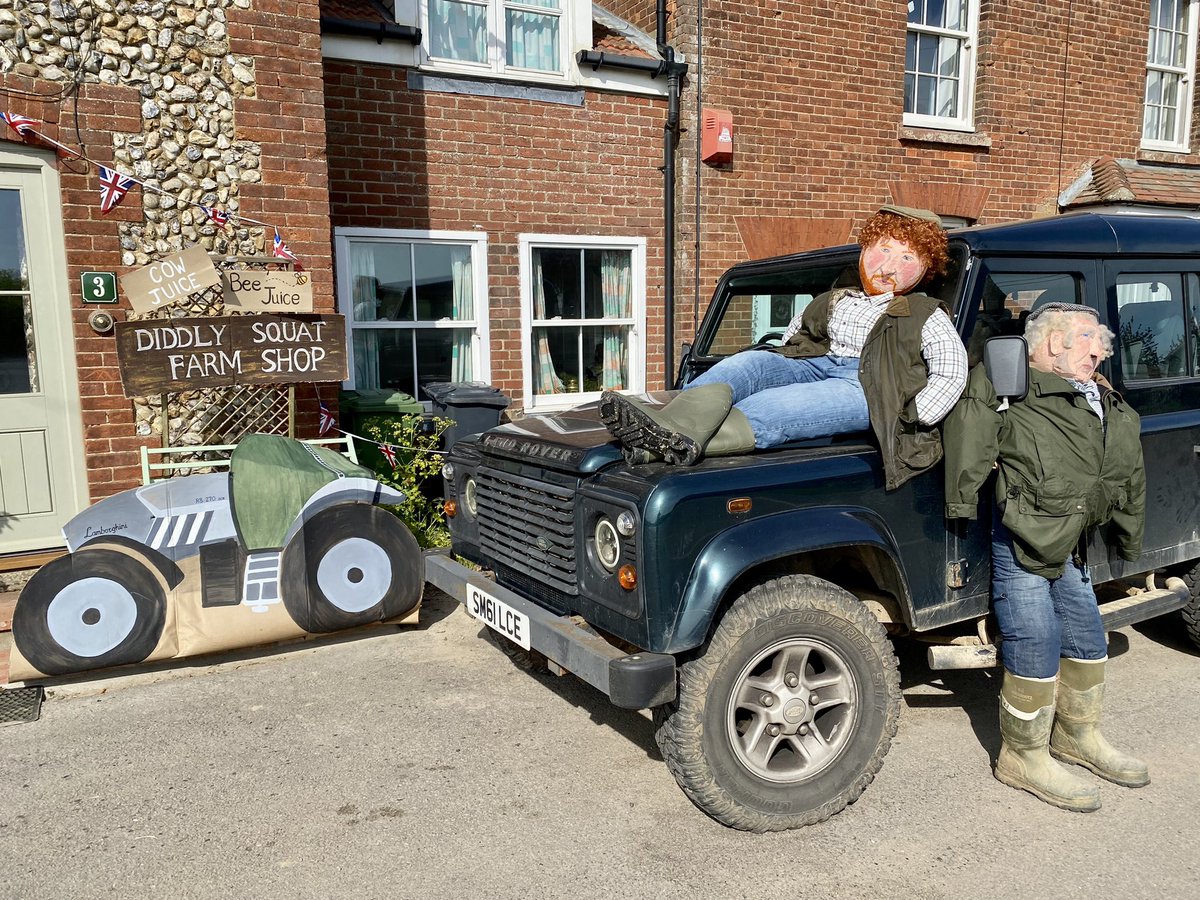 Kaleb Cooper and Jeremy Clarkson have looked better.

#DiddlySquatFarm
#Jeremyclarkson
#kalebcooper
#scarecrow