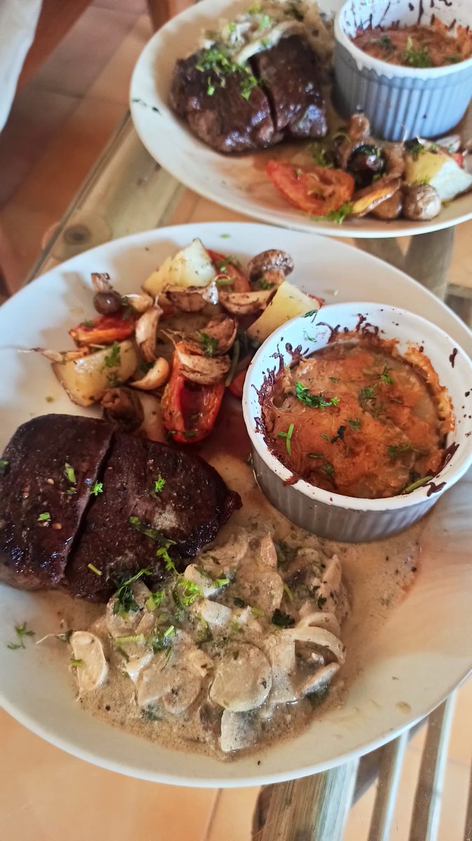 ZinniaGama's tweet photo. Made some Steak... yummy 😋#comfy food #loveforcooking
Also added roast veges, potato gratin & mushroom sauce ☺️🔪☺️ https://t.co/mw2Eo6q8rS
