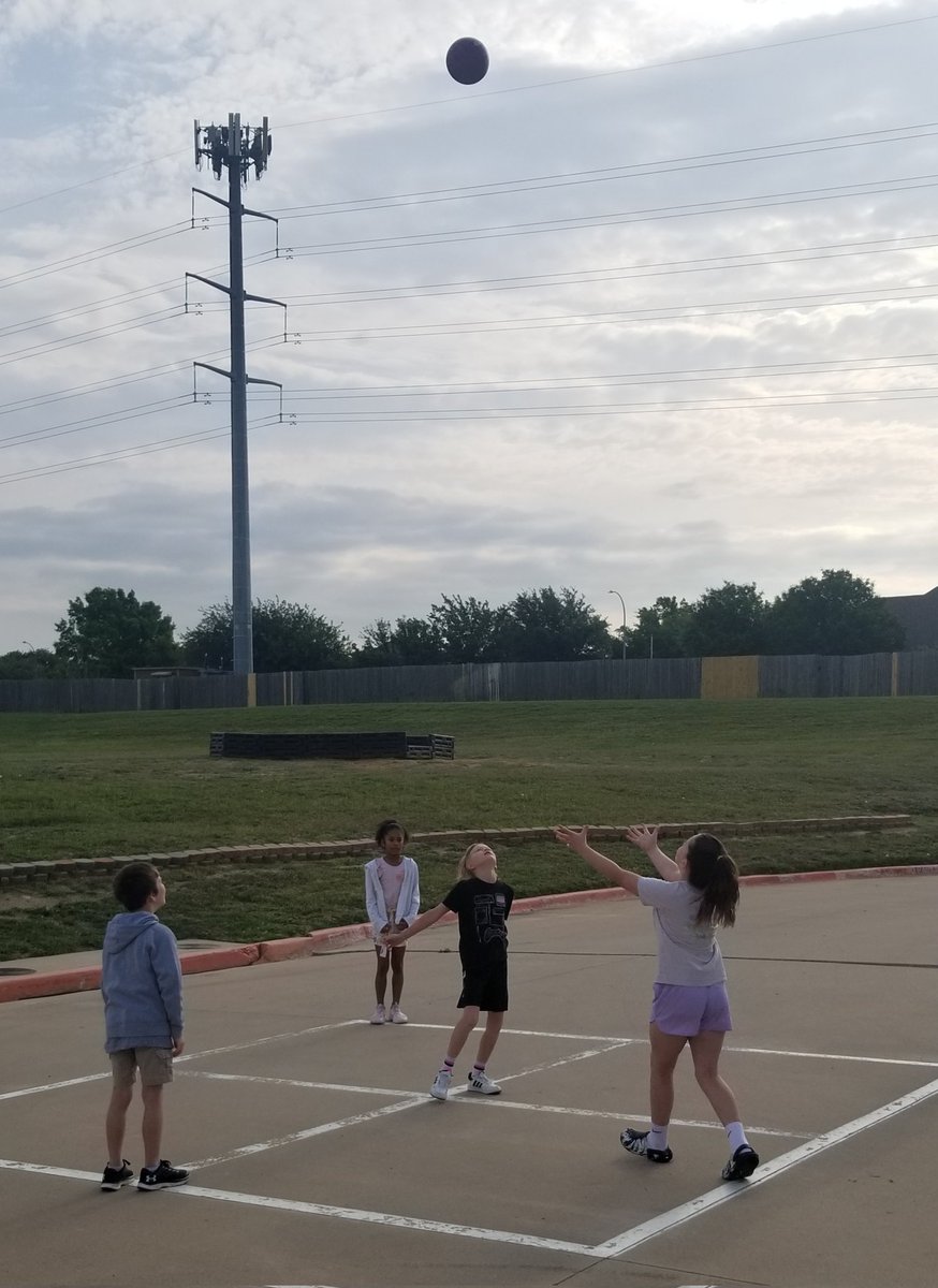 ASavage3rdgrade's tweet photo. After reading Terrence's chapter from "Sideways Stories from Wayside", we decided to play one of their playground games, IT! https://t.co/9IBqFY3SEG