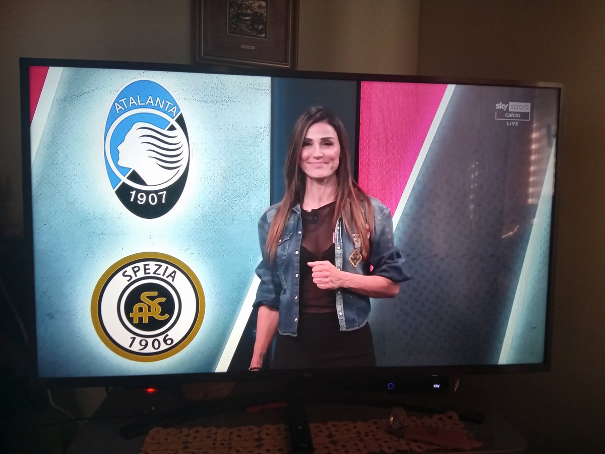 <a href="/SommaMonica/">Somma Monica</a> E oggi una lunga maratona in compagnia della donna delle quote di Sky Sport Monica Somma alla conduzione dei numeri delle partite della 33esima giornata di Serie A che ci illumina d'immenso col suo sorriso contagioso.
