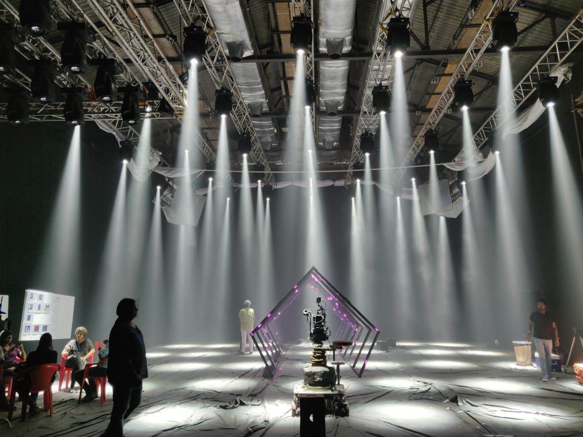 ClayPakyNews's tweet image. Claypaky #SharpyXFrame and #Mythos2 Fixtures Shine in Music Video of Blockbuster Bollywood Title Track

Read more: claypaky.it/en/news/claypa…

#Claypaky #IgniteYourShow