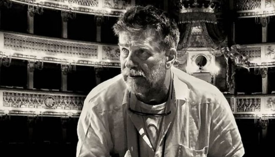 Di te non dimenticheremo mai soprattutto la generosità di un animo che ha saputo donarsi senza risparmiarsi e la volontà indomita con cui  hai seguito la tua strada a testa alta. Grazie Alessandro.
Per sempre nel ❤️
#ciaomaestro❤️ #alessandrodalatri