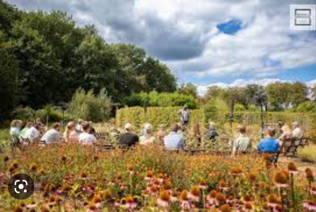 Vanmiddag met ons team locatiebezoek aan #Veenhuizen gebracht ikv festivalveenhuizen.nl 18 en 19 aug. Mooie gesprekken en nieuwe inspiratie. #bijzonderelocaties #gastvrij #fijnteam #klassiekemuziek #verhalen #genieten #200jrVeenhuizen