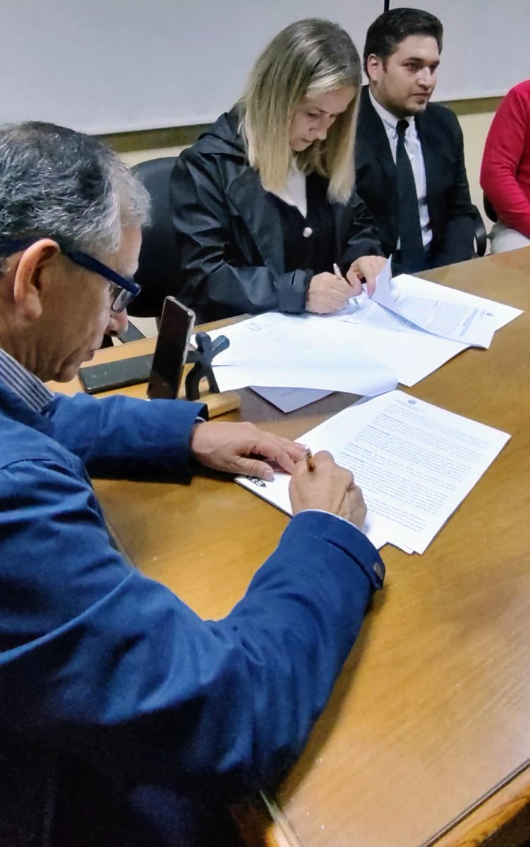 CGEMisiones's tweet photo. ➡️ El objetivo es articular los esfuerzos de las partes para implementar programas que permitan universalizar el acceso a la práctica de las Artes Marciales Disciplinarias y deportes de Combate, en la provincia de Misiones, como política pública.

https://t.co/oUEAwvlWV0 https://t.co/vMzKaT4CEk