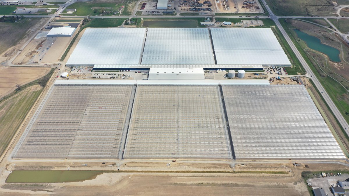 Update on our Delta expansion! Our closed-loop irrigation system is being installed, our heating rails are going up, and so many other finishing touches are happening before it’s ready to house 2,227,000 Orangic Strawberry plants! 🍓 #NatureFreshFarms #NFF