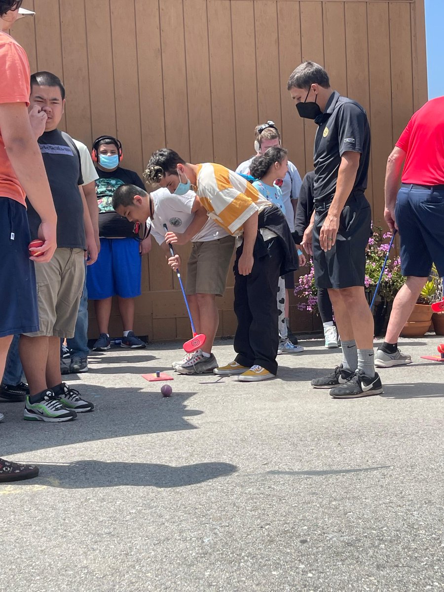 Troon's tweet photo. California Country Club Head Golf Professional Derrick Williams helped organize and execute a golf clinic with Villa Esperanza School so students could spend time with coaches to learn more about the game of golf.
#PlayerDevelopmentMonth https://t.co/WZ2j999OQl
