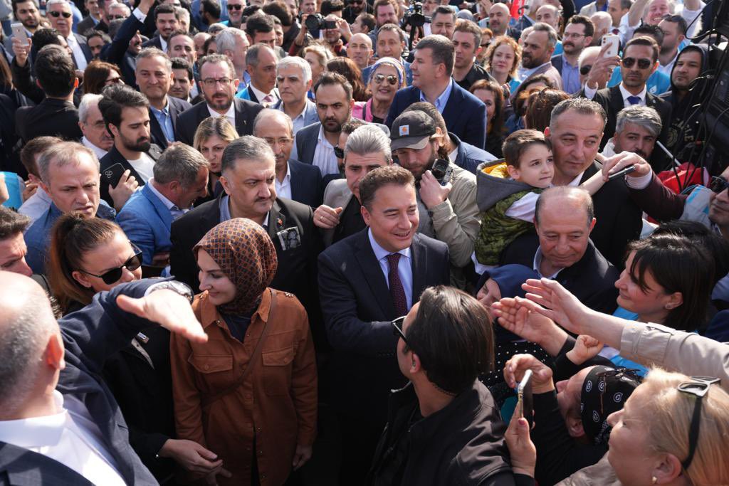 alibabacan's tweet photo. Çok güzelsin Kadıköy.

Kadıköy Belediye Başkanımız, ilçe başkanlarımız ve milletvekili adaylarımızla bugün Rıhtım’daydık.

Alanı dolduran, bizlere eşlik eden herkese teşekkür ediyorum. https://t.co/miUiqBKckE
