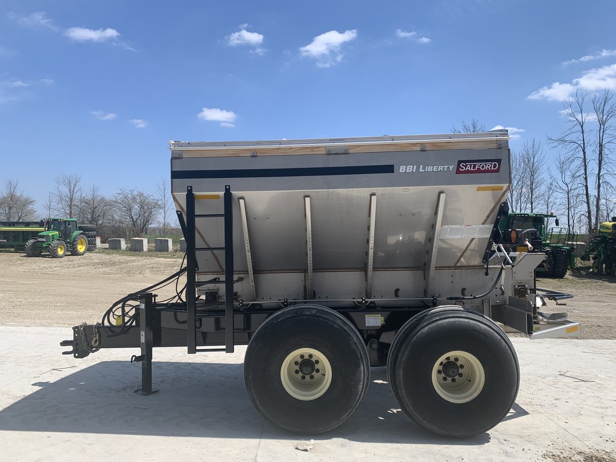 PremierEquip1's tweet photo. Check out this IN-STOCK @SalfordGroup BBI Liberty fertilizer spreader featuring hydraulic spinners, 20” ground driven apron chain, tarp, test pan kit plus additional features! Ask your local Premier Rep about our Salford line-up! #feedtheseed #ONTAG #salford #agriculture https://t.co/slgkmL8k2y