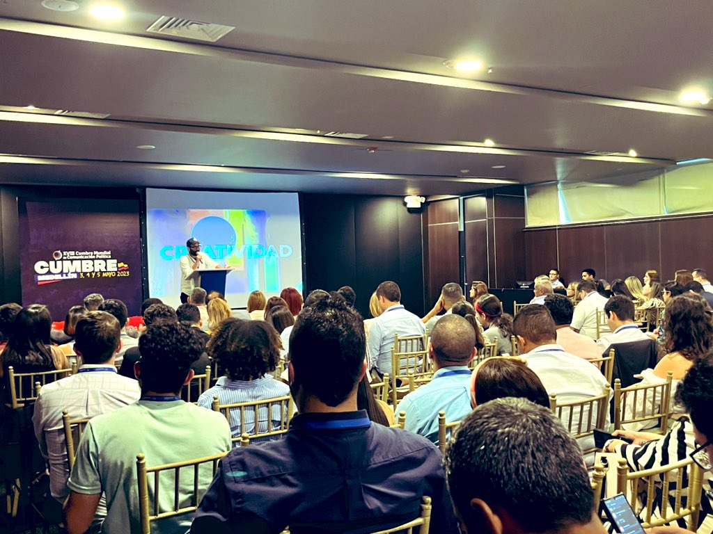 yhansui_O's tweet photo. Gran charla de @Juanfgut. El poder de la creatividad. 😎 #CumbreMedellín https://t.co/mkTK2rpIil