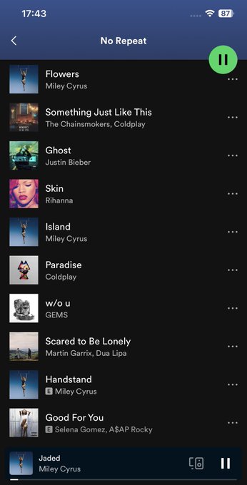selfie VS no repeat https://t.co/wirjZotRVT<a href="/tag/eunascilgbt"class="tags"><span>#eunascilgbt</span></a>