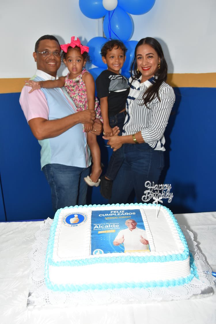 MeridoTorres's tweet photo. En el día de ayer mi equipo político me esperó con una sorpresa de cumpleaños.
¡Gracias a todos por tenerme presente en un día tan especial!
#MiPRM
#SantoDomingoEste https://t.co/88yYmCgsHH