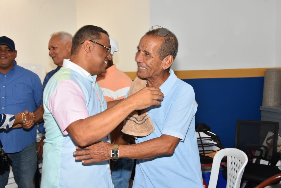 MeridoTorres's tweet photo. En el día de ayer mi equipo político me esperó con una sorpresa de cumpleaños.
¡Gracias a todos por tenerme presente en un día tan especial!
#MiPRM
#SantoDomingoEste https://t.co/88yYmCgsHH