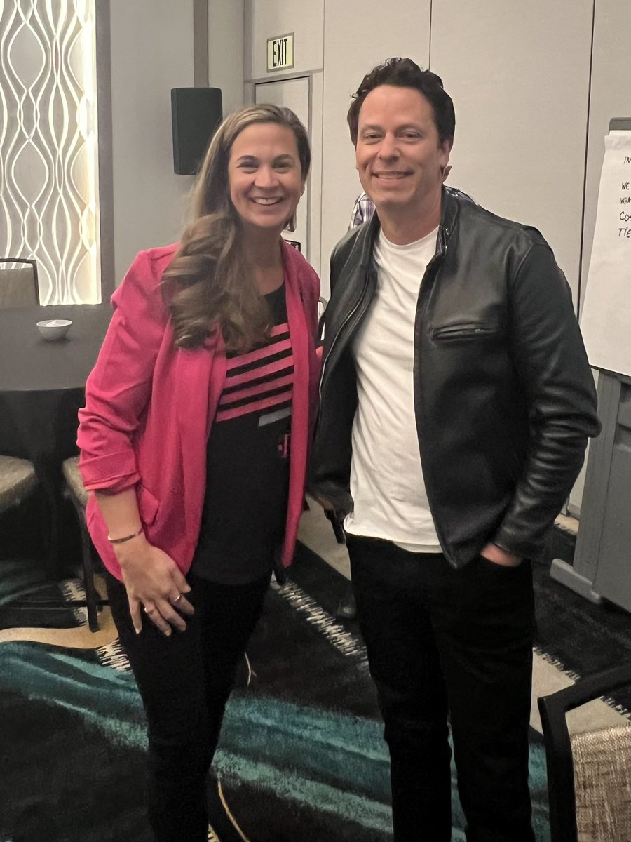 Getting the best insights on storytelling from the BEST storyteller on the planet <a href="/MatthewLuhn/">Matthew Luhn</a>. 

Amazing keynote this morning followed by small group Q&amp;A over the Executive Connections lunch. 

#SupportWorld #SWL23 #SWLExecConnect