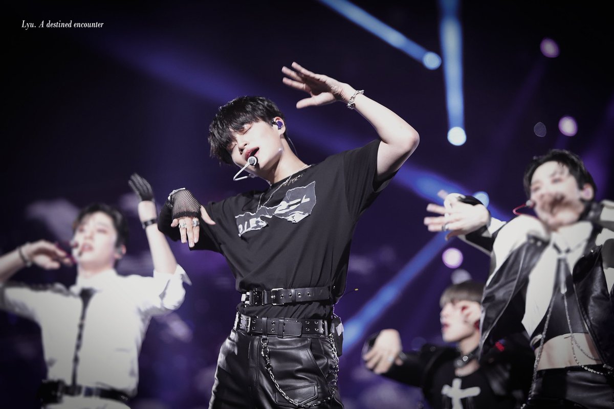 Lyuj_ane's tweet photo. 230408 MUSIC BANK in Paris

#AB6IX #에이비식스
 #LEEDAEHWI #이대휘
#MusicBank2023 #MusicBankInParis https://t.co/AxLR7PCzCB