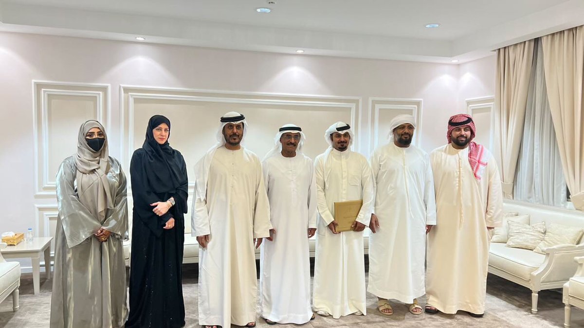 alenzimohammed2's tweet photo. شكراً لدولة الامارات 🇦🇪
دائرة الثقافة في إمارة الشارقة 
ولـ مجلس الحيرة الادبي
لأختيارنا لتقديم امسية اليوم في إمارة الشارقة 
نسأل الله التوفيق
شكراً مدير مجلس الحيرة الادبي بطي المظلوم وفريق عمله على كل شي قدموه لنا 🌹 https://t.co/TXngmbM7Li