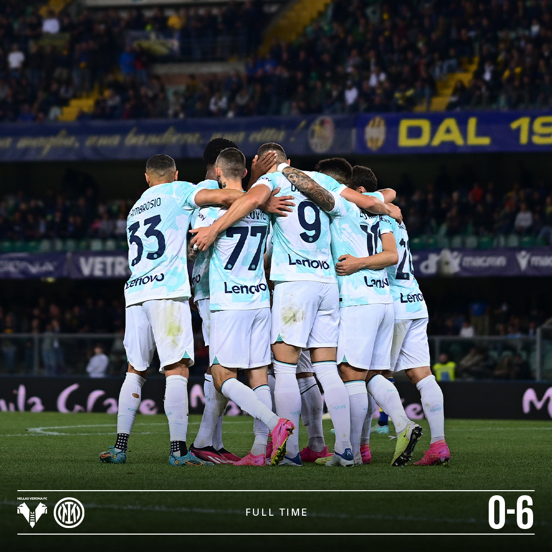 Inter_ar's tweet photo. سداسية نظيفة! ⚽⚽⚽⚽⚽⚽

نعود إلى الديار بـ 3 نقاط ثمينة 😍

#فيرونا_إنتر 0⃣➖6⃣
#فورزا_إنتر ⚫🔵 https://t.co/kPKkLrbA7n