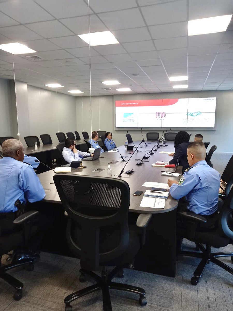 La Sub Directora del Ihcieti, Dra. Debie Buelto, se reunió con autoridades de la Policía Nacional, con la finalidad de coordinar en una mesa de trabajo para impulsar “El proyecto Barrios Con Ciencia”.