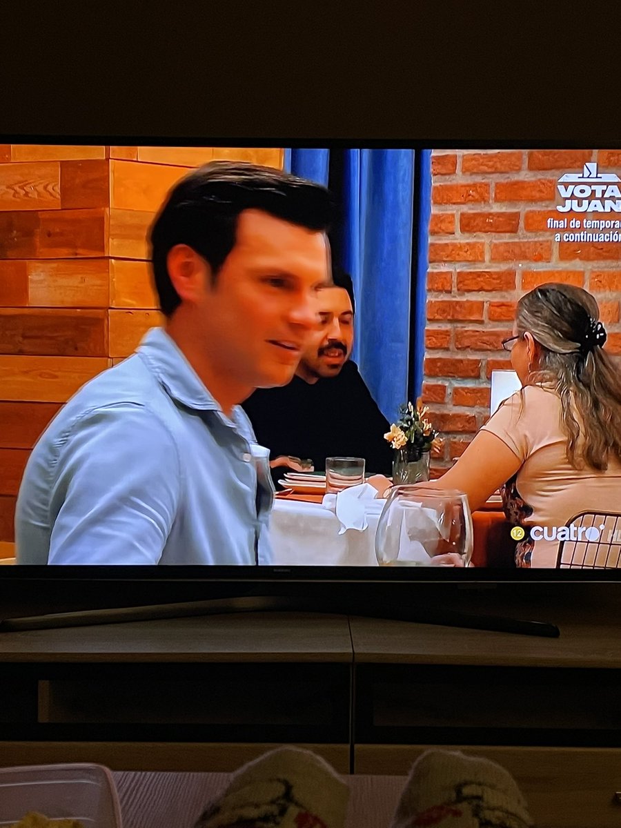 Isabel_BFit's tweet photo. Madre De Dios CARLOS, vuélvete al pueblo. Pero solo por favor. Alicia CORRE #FirstDates3M https://t.co/cWlnpa9Nra