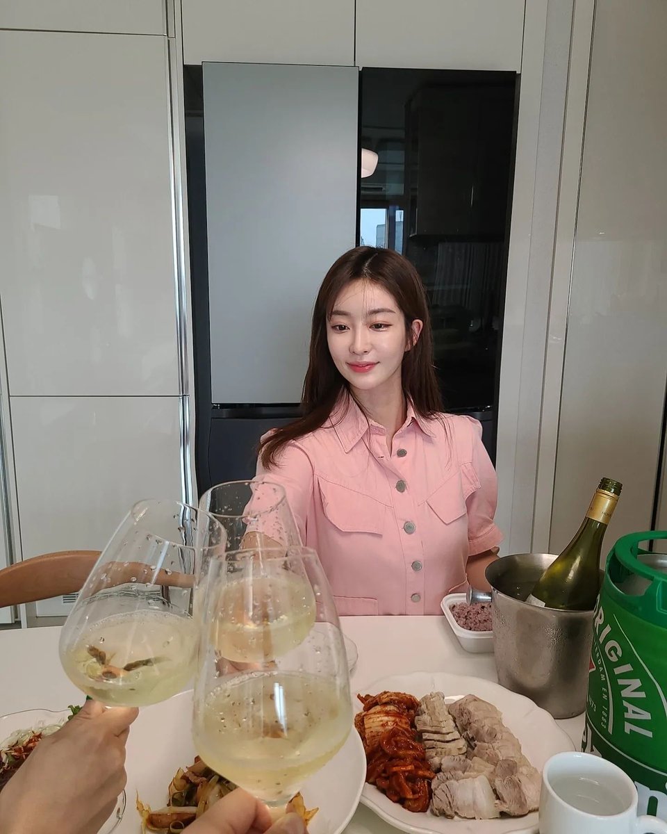 Whatever you do, do it to the max. Work hard at work, laugh hard when you laugh, and enjoy eating as if it were your last meal. —— "Green Book"