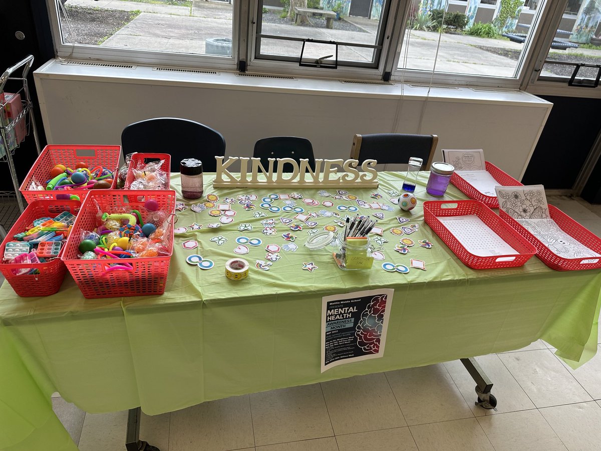 rachelpinals's tweet photo. To kick-start #MentalHealthAwarenessMonth, the mental health support staff at Mattlin hosted a table in the cafeteria to promote this week’s theme: Mindfulness.

The table included a gratitude jar and other fun mindfulness activities. It was a huge success!

@HBMATTLIN1 https://t.co/HlrA22otGf