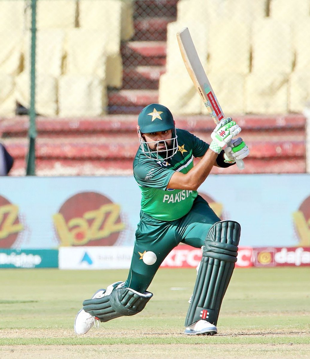 babarazam258's tweet photo. Complete team effort to secure another win. Well done, boys! ⚡ https://t.co/L38aSjQUM1